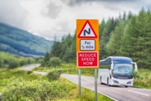 In welchen Länden ist Linksverkehr angesagt? Neben Australien oder Großbritannien gibt es auch Länder in Afrika und Asien, wo links gefahren wird.