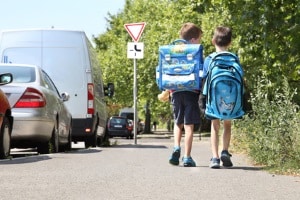 Wer innerorts zu schnell ist, stellt ein höheres Risiko z.B. für Kinder dar.