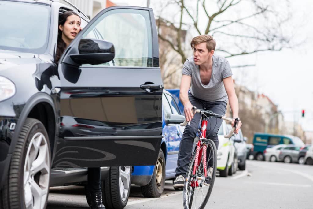 Keine Fahrradhelmpflicht, dafür bessere Radwege und mehr Vernunft, fordern Verbände.