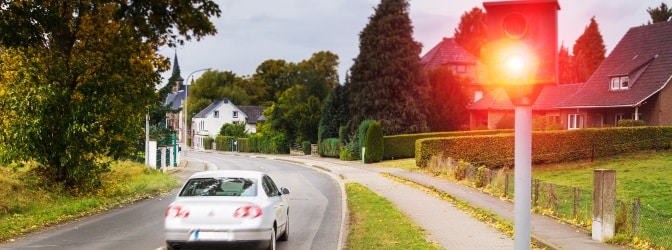 Einer Kennzeichenanzeige kann sich die Polizei zur Täterermittlung nach einem Verkehrsverstoß bedienen.