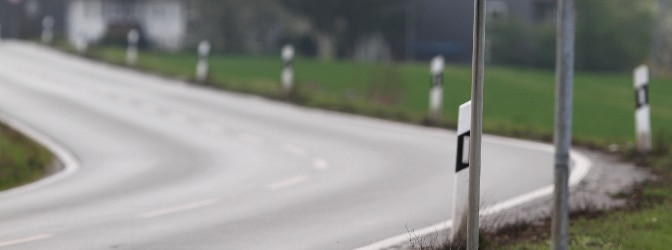 Sie gefährden nicht nur sich selbst, sondern auch andere Verkehrsteilnehmer, wenn Sie eine Kurve schneiden.