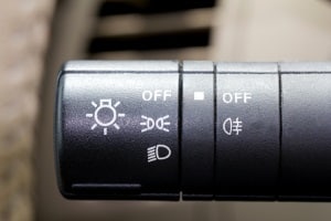 Die Licht-Kontrollleuchten im Auto sind allgemein bekannt, doch viele andere sind nicht so leicht zu erkennen.