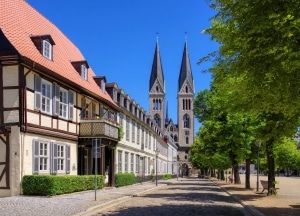 Ob unter dieser Straße in Halberstadt ein mittelalterlicher Handelsweg liegt? Lidar-Daten könnten die Antwort liefern.