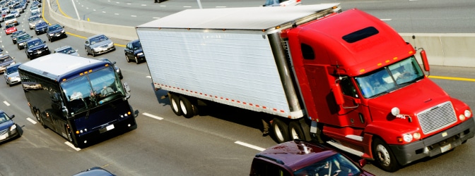 Lkw auf der Autobahn: An welche Geschwindigkeit müssen sich Fahrer halten?