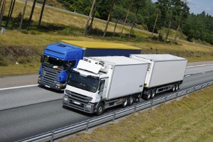 Lkw-Fahrer müssen tägliche Ruhezeiten und auch wöchentliche Ruhezeiten einhalten.