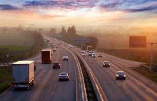 Auf einigen Strecken müssen nicht nur LKW Maut in England entrichten.