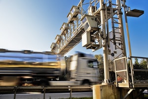 Die Lkw-Maut in der Schweiz wird Schwerverkehrsabgabe genannt.