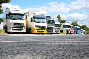 Lkw-Fahrer müssen Pausen von Lenkzeiten, aber auch von der Arbeitszeit im Allgemeinen nehmen.