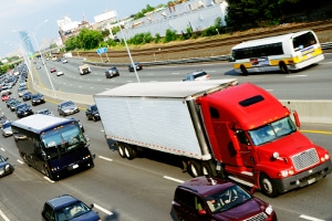 Vor allem große Fahrzeuge wie Lkw müssen eine Sicherheitsprüfung durchlaufen