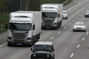 Ein Lkw-Verbot in Österreich gibt es auch für einzelne Spuren der Autobbahn.