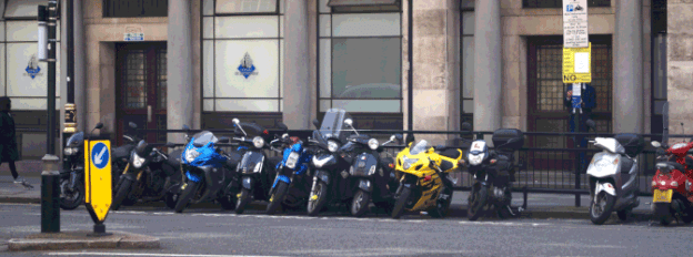 Moped fahren: Diese Verkehrsregeln müssen Sie beachten!
