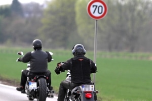 Auch die Farbe der Motorradbeleuchtung ist vorgeschrieben.