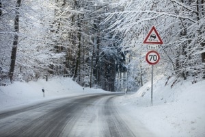 Das Motorradfahren im Winter ist möglich - wenn die Straßen geräumt sind.