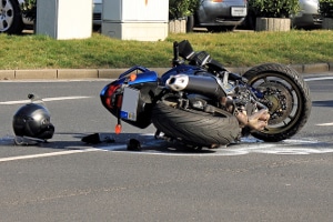 Motorradunfall ohne Schutzkleidung: Wann liegt eine Mitschuld vor?