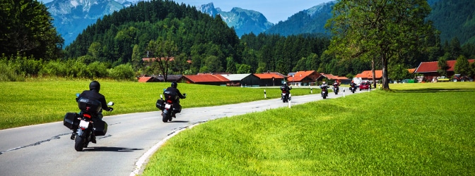 Vor allem bei wärmeren Temperaturen geschieht der eine oder andere Motorradunfall ohne Schutzkleidung.