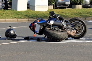 Ob Auto- oder Motorradunfall: In Spanien sind Sie als Beteiligter dazu verpflichtet, am Unfallort anzuhalten und Verletzten zu helfen.