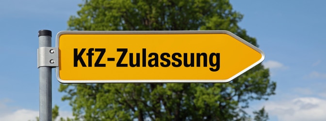 Zwar können Sie Ihr Nummernschild bei einem Umzug behalten, zur Zulassungsstelle müssen Sie allerdings trotzdem.