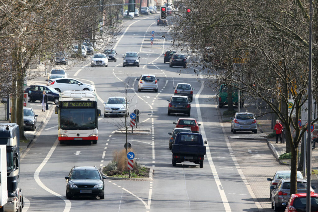 Führen Sie den Ölwechsel einmal im Jahr durch, wenn Sie überwiegend in der Stadt fahren.