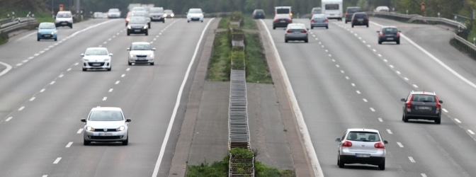 Das Gerät CG-P50E deckt Abstandsverstöße auf der Autobahn auf.