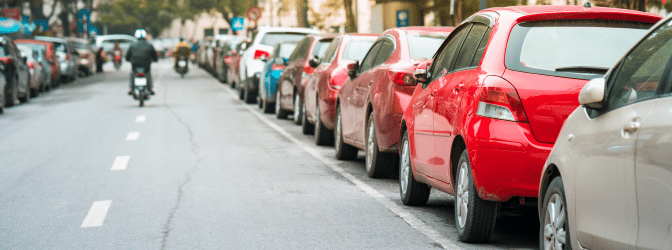 Parken: Die zweite Reihe sollten Sie freilassen, um Bußgelder zu vermeiden.