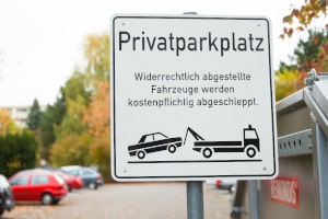 Die Parkplatzordnung auf einem Privatparkplatz wird vom Betreiber festgelegt.