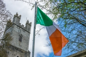 Sie sollten die Promillegrenze in Irland kennen, wenn Sie mit dem Auto in das Land reisen.