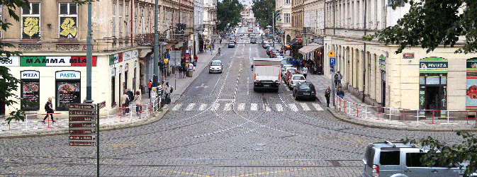 Wer hat Vorfahrt an einer Kreuzung? Gilt auch rechts vor links, wenn ein verkehrsberuhigter Bereich gegeben ist? Wir klären auf.