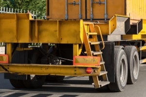 Reifen für Lkw unterscheiden sich hinsichtlich der Achse, an der sie montiert werden, und des Einsatzes des Lkw.