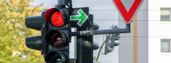 Rote Ampel überfahren? Das kann teuer werden.