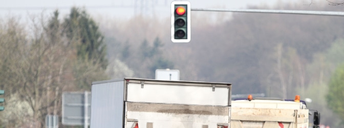 Werden bei einem Rotlichtverstoß mit dem Lkw dieselben Sanktionen verhängt wie beim Pkw?