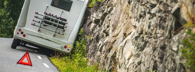 Sekundenschlaf: Ein Unfall geschieht häufig, weil Fahrer von der Fahrbahn abkommen.