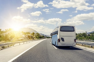 Laut StVO gilt ein Rechtsfahrgebot in Deutschland.