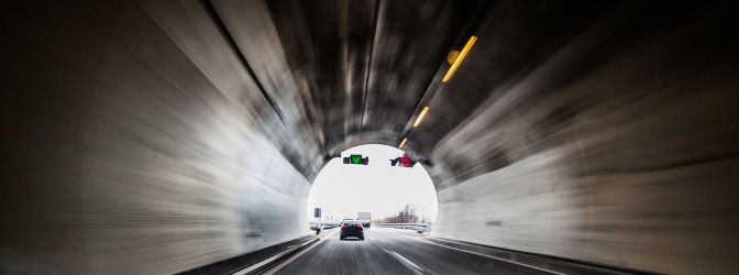 Vielseitiges Messgerät: Dank Infrarottechnik kommt der TraffiStar S 330 auch stationär in Tunneln zum Einsatz.