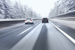 Schlechte Wetterbedingungen können einen Unfall auf der Autobahn begünstigen.