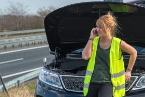 Rufen Sie bei einem Unfall mit einem Polizeiauto die Polizei, damit neutrale Beamte den Vorgang aufnehmen.