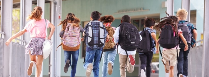 Die Verkehrserziehung an der Grundschule trägt zur Verkehrssicherheit der Kinder bei.