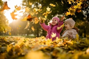 Durch Spiele und praktische Übungen erlenen Kinder Verkehrserziehung in der Kita.