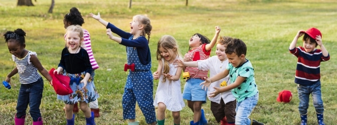 Bei der Verkehrserziehung im Kindergarten wird unter anderem die Bewegungssicherheit trainiert.