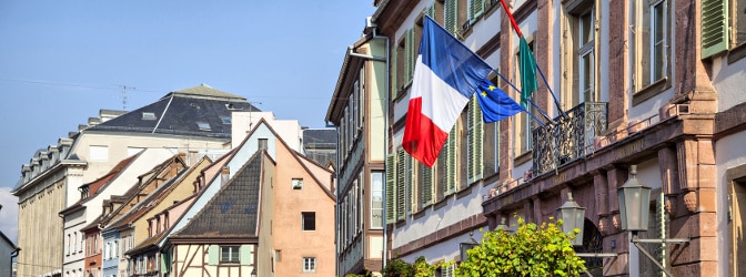 Informieren Sie sich lieber vor Ihrem Urlaub, welche Verkehrsregeln in Frankreich gelten.