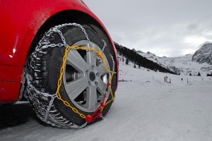 Die Verkehrsregeln in Norwegen schreiben im Winter Schneeketten vor.