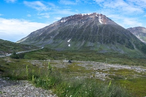 Besonders im Hochland warnen Verkehrsschilder auf Island vor Gefahrensituationen.