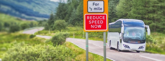 Die Verkehrszeichen in Irland unterscheiden sich teils deutlich von denen in Deutschland.