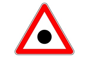 Verkehrszeichen in Litauen: Hier wird vor einem Unfallschwerpunkt gewarnt.