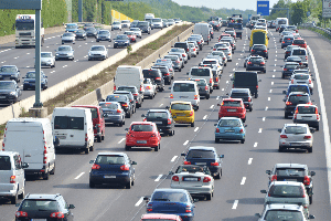 Der Warnblinker muss bei Stau eingeschaltet werden.