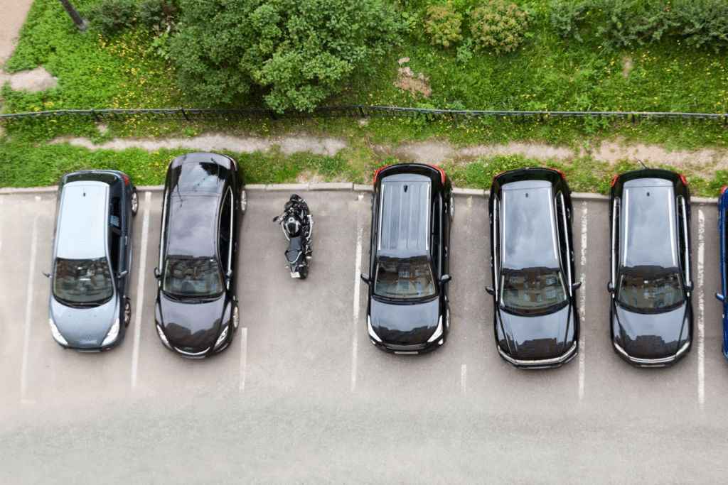 Wechselkennzeichenhalter dürfen Ihr Motorrad nicht ohne vorschriftsmäßiges Wechselkennzeichen in der Öffentlichkeit parken.