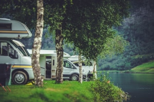 Auf einem Campingplatz dürfen Sie Ihr Wohnmobil abstellen.