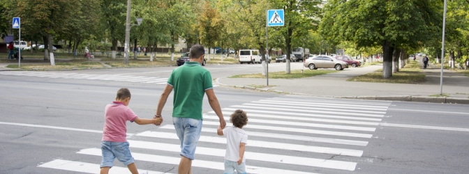 Zebrastreifen-Schild: Welche Bedeutung hat das Verkehrszeichen für Fußgänger und Autofahrer?